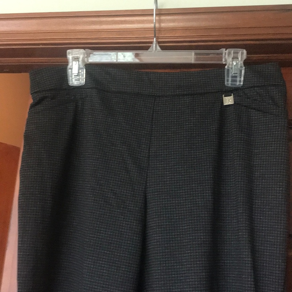 NY & Co trousers pull on style